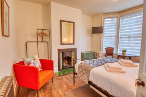4 Bedroom House in central Bath with Garden & Free Private Parking
